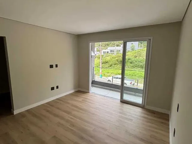 Imagem 3: Sobrado com 3 dormitórios sendo 2 suítes e 1 master e 2 vagas de garagem, Camboriú/SC