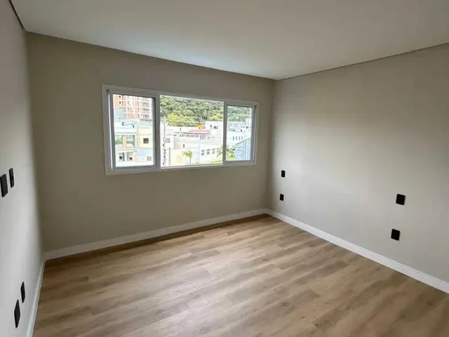 Imagem 11: Sobrado com 3 dormitórios sendo 2 suítes e 1 master e 2 vagas de garagem, Camboriú/SC
