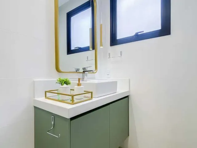 Imagem 13: Apartamento mobiliado com 3 dormitórios sendo 2 suítes a 350m da Praia
