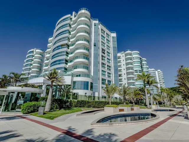 Imagem 3: Apartamento Frente Mar Pronto pra Morar! com 3 Suítes e 4 Vagas de Garagem na Praia Brava - Itajaí