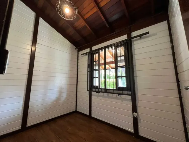 Imagem 2: Casa com 3 dormitórios sendo 1 suíte e 1 vaga de garagem no Bairro Cabeçudas em