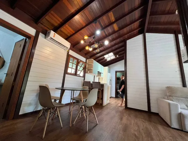 Imagem 13: Casa com 3 dormitórios sendo 1 suíte e 1 vaga de garagem no Bairro Cabeçudas em