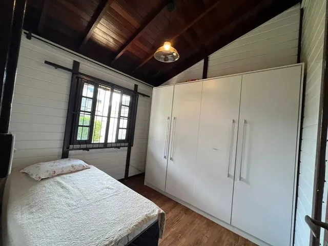 Imagem 15: Casa com 3 dormitórios sendo 1 suíte e 1 vaga de garagem no Bairro Cabeçudas em