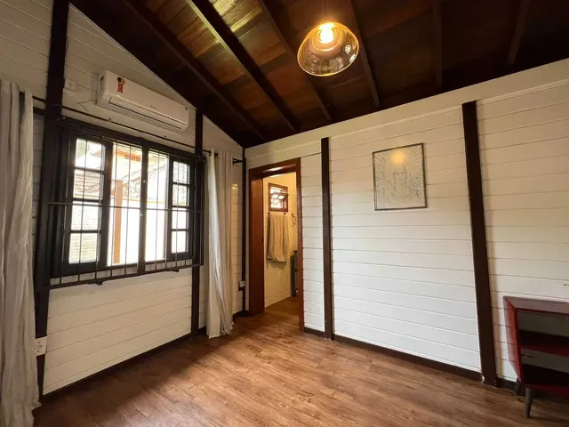 Imagem 5: Casa com 3 dormitórios sendo 1 suíte e 1 vaga de garagem no Bairro Cabeçudas em