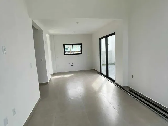 Imagem: Casa com 2 Dormitórios e 2 Vagas de Garagem