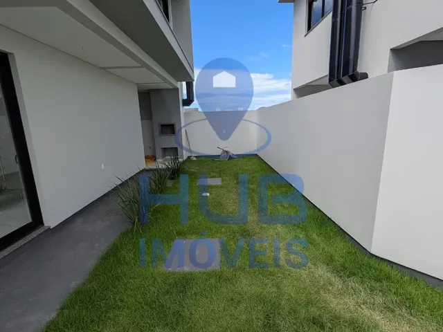 Imagem 2: Casa Individual com 2 Suítes, Terraço Privativo e Vista Panorâmica para o Mar —