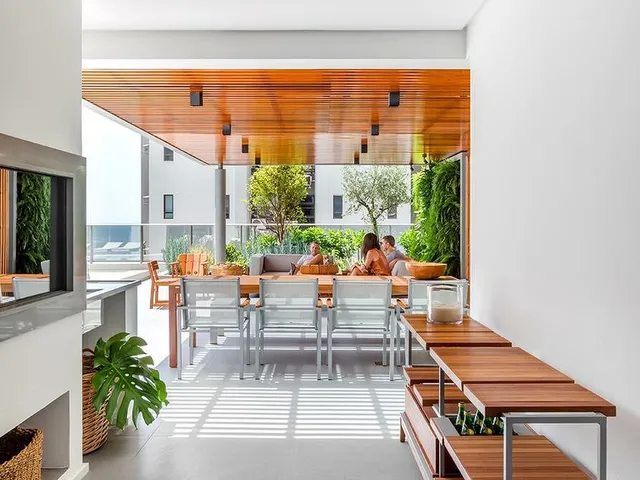 Imagem 5: Diferenciado com 3 Dormitórios À Venda Sendo 3 Suítes, 233520.0 M² por - R$ 9.500.000,00 - Centro - Bal. Camboriú/Sc