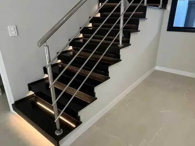 Imagem 12: Casa Alto Padrão com 3 dormitórios sendo 1 suíte master e 2 vagas no América em