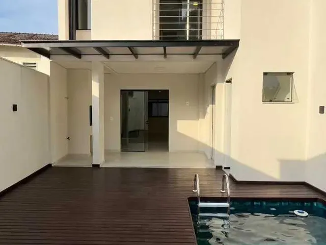 Imagem 3: Casa Alto Padrão com 3 dormitórios sendo 1 suíte master e 2 vagas no América em