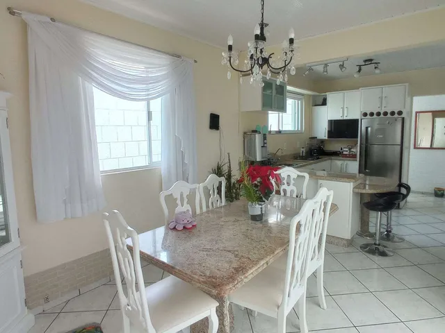 Imagem: Casa à Venda, 94m2, 3 Dormitórios, 2
