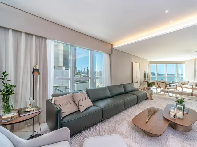 Imagem 4: Apartamento com 4 Dormitórios À Venda Sendo 4 Suítes, 237.0 M² por - R$ 13.400.000,00 - Centro - Bal. Camboriú/Sc