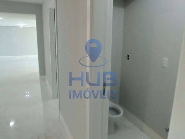 Imagem 4: Sendo 2 suítes, jacuzzi terraço com vista mar, 1 vaga dupla, 170m2 privativos e 219m2