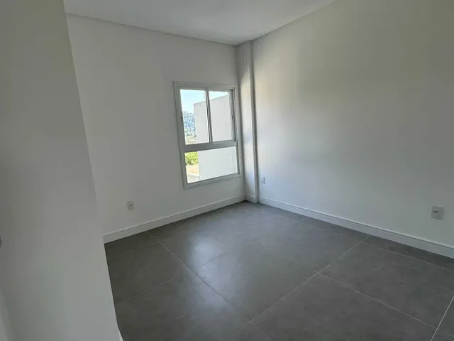 Imagem 7: Sobrado com 3 dormitórios sendo 1 suíte e 2 vagas de garagem no Bairro Espinheiros em