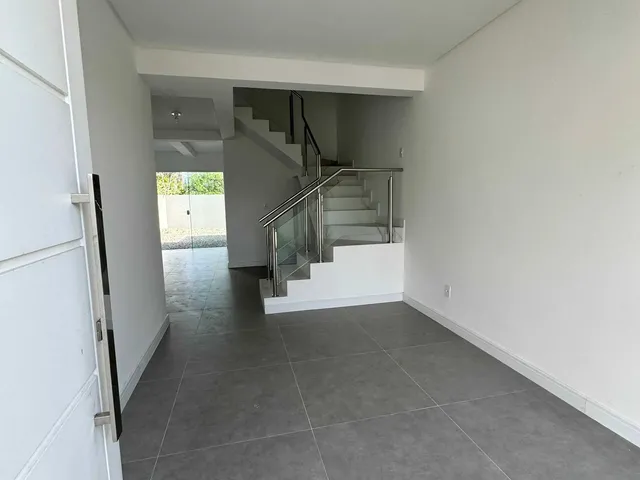 Imagem 14: Sobrado com 3 dormitórios sendo 1 suíte e 2 vagas de garagem no Bairro Espinheiros em