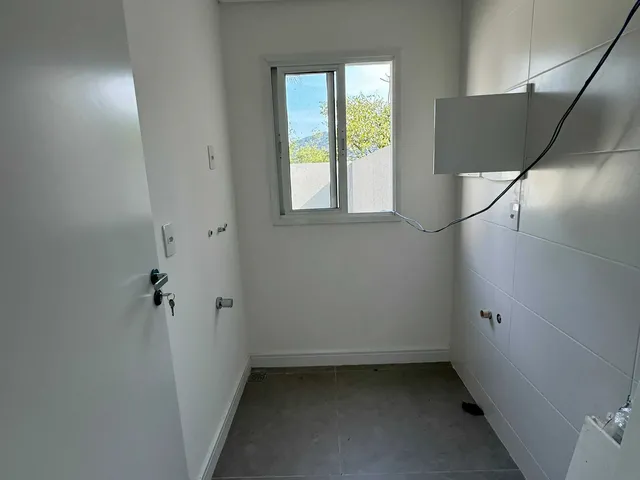 Imagem 10: Sobrado com 3 dormitórios sendo 1 suíte e 2 vagas de garagem no Bairro Espinheiros em