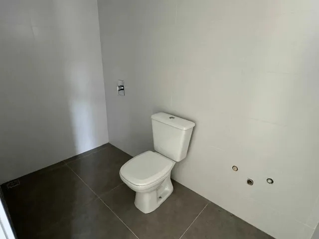 Imagem 5: Sobrado com 3 dormitórios sendo 1 suíte e 2 vagas de garagem no Bairro Espinheiros em
