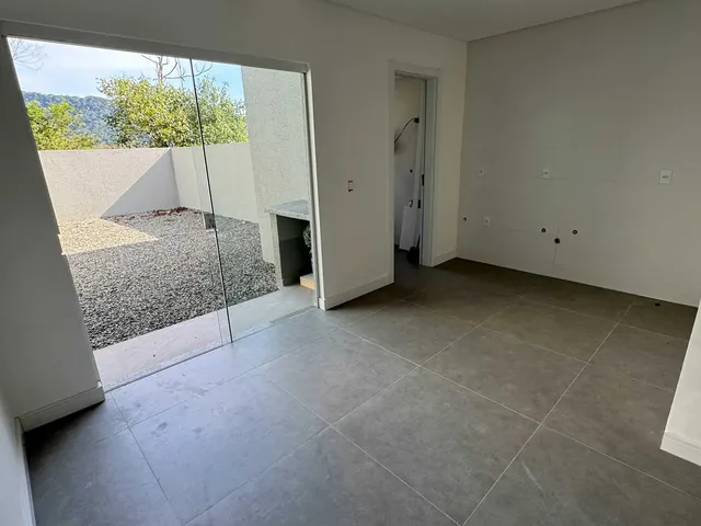 Imagem 9: Sobrado com 3 dormitórios sendo 1 suíte e 2 vagas de garagem no Bairro Espinheiros em