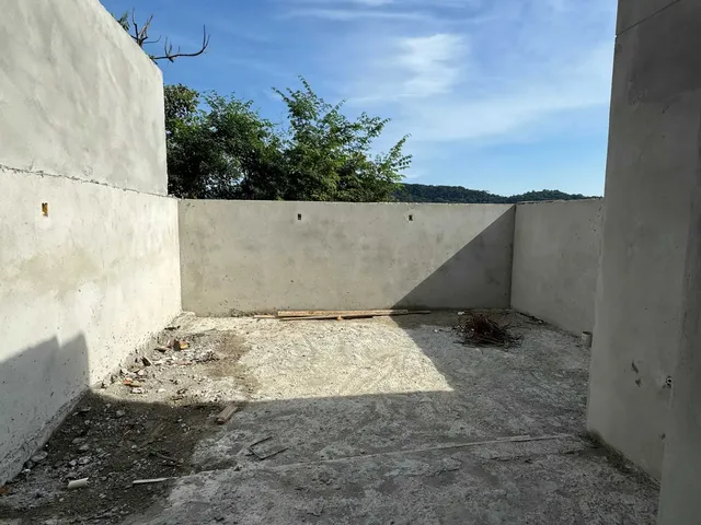 Imagem 16: Sobrado com 3 dormitórios sendo 1 suíte e 2 vagas de garagem no Bairro Espinheiros em