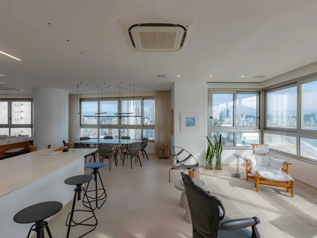 Imagem 11: Apartamento Mobiliado com 4 Suítes e 5 Vagas de Garagem na Avenida Atlântica em Balneário Camboriú