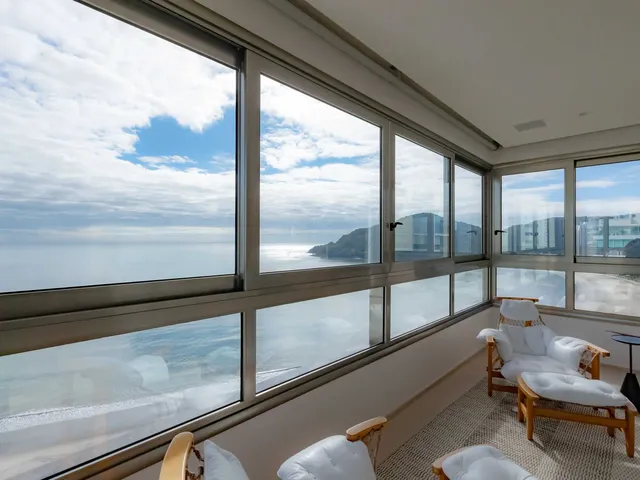 Imagem 7: Apartamento Mobiliado com 4 Suítes e 5 Vagas de Garagem na Avenida Atlântica em Balneário Camboriú