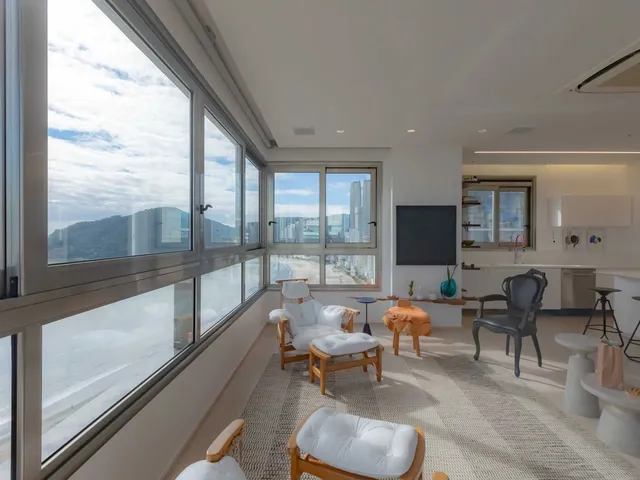 Imagem 12: Apartamento Mobiliado com 4 Suítes e 5 Vagas de Garagem na Avenida Atlântica em Balneário Camboriú