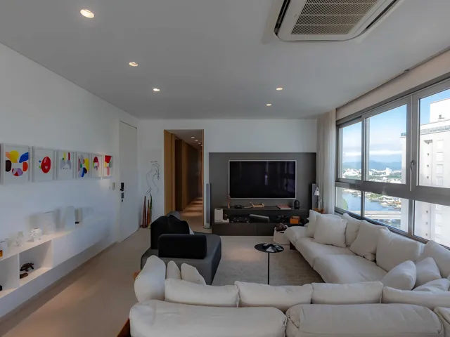 Imagem 8: Apartamento Mobiliado com 4 Suítes e 5 Vagas de Garagem na Avenida Atlântica em Balneário Camboriú
