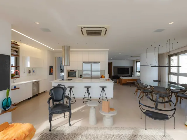 Imagem 14: Apartamento Mobiliado com 4 Suítes e 5 Vagas de Garagem na Avenida Atlântica em Balneário Camboriú