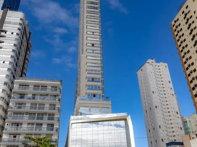 Imagem 5: Apartamento Mobiliado com 4 Suítes e 5 Vagas de Garagem na Avenida Atlântica em Balneário Camboriú