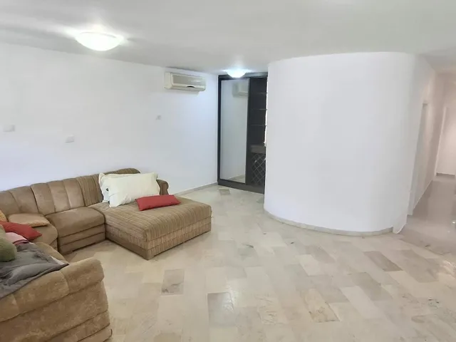 Imagem 8: Casa à Venda, 195 m2, 3 Dormitórios(1S), 4 Vagas , Itacorubi, Florianópolis/SC