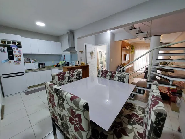 Imagem: Casa geminada com 3 dormitórios sendo 1