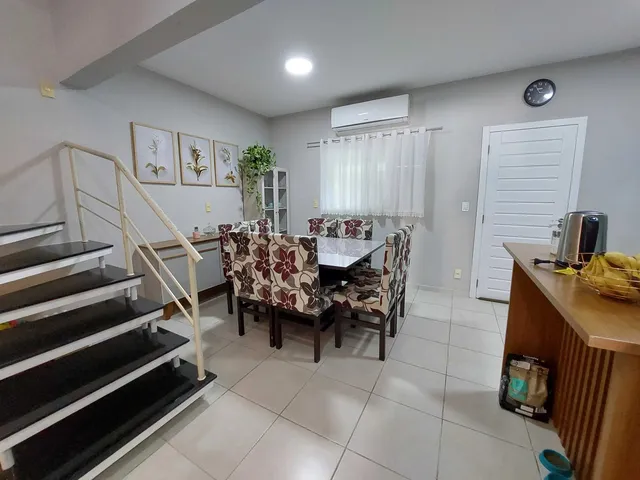 Imagem 2: Casa geminada com 3 dormitórios sendo 1 suíte no bairro Pirabeiraba em Joinville
