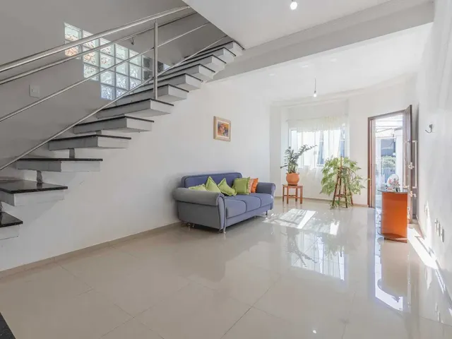Imagem 3: Casa com 3 Suítes e 2 Vagas de Garagem no Centro de Balneário Camboriú