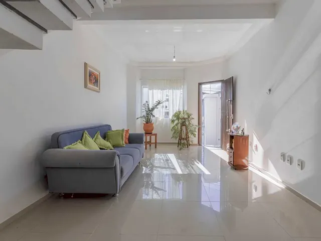Imagem: Casa com 3 Suítes e 2 Vagas de Garagem