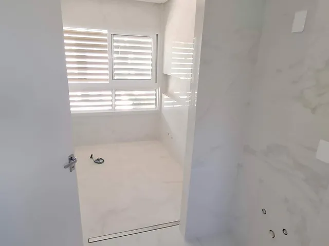 Imagem: A casa possui 3 Dormitórios, 3 Suítes, 4 Banheiros, 2