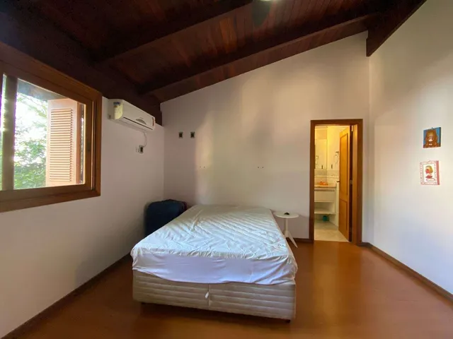 Imagem 3: Casa à Venda em Jurerê, 08 Dormitórios, 06 Vagas Garagem, 330m2 - Florianópolis/SC