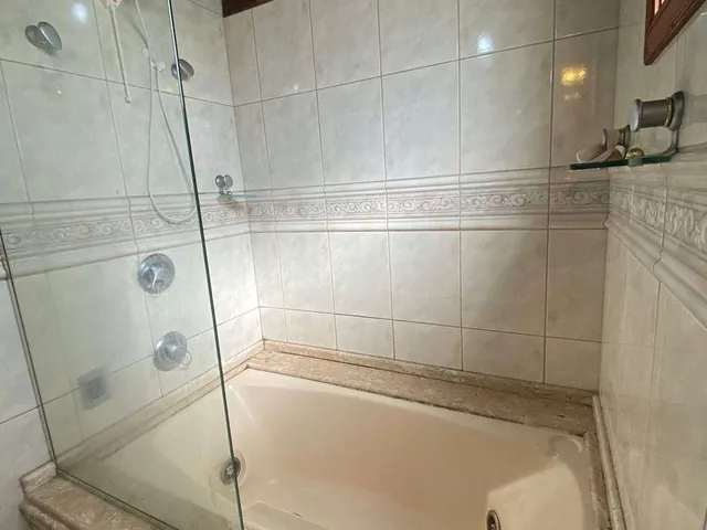 Imagem 8: Casa à Venda em Jurerê, 08 Dormitórios, 06 Vagas Garagem, 330m2 - Florianópolis/SC