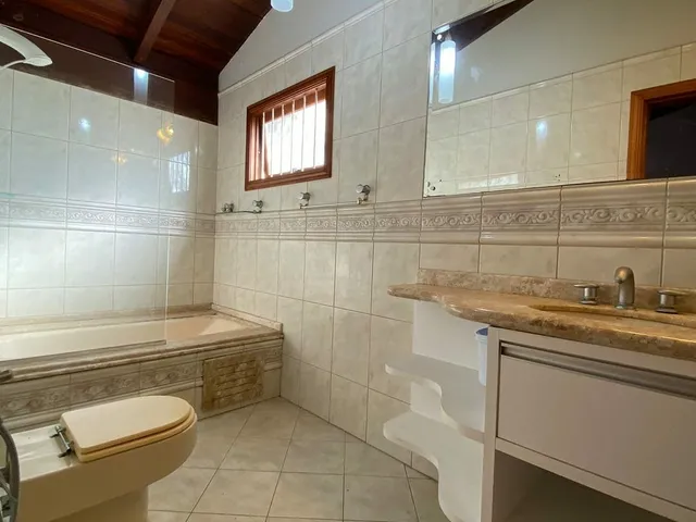 Imagem 4: Casa à Venda em Jurerê, 08 Dormitórios, 06 Vagas Garagem, 330m2 - Florianópolis/SC
