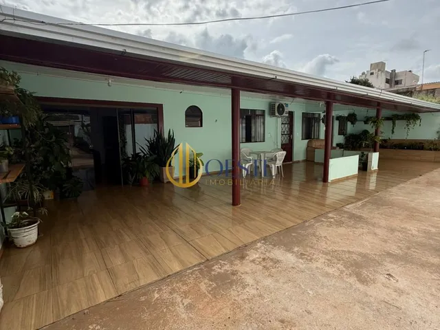 Imagem: Casa a venda com grande terreno no bairro