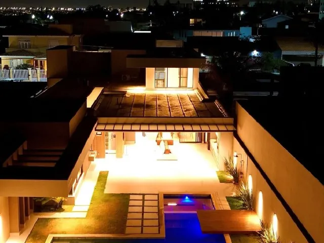 Imagem: A casa em condomínio possui 4 Dormitórios, 4 Suítes, 5 Banheiros