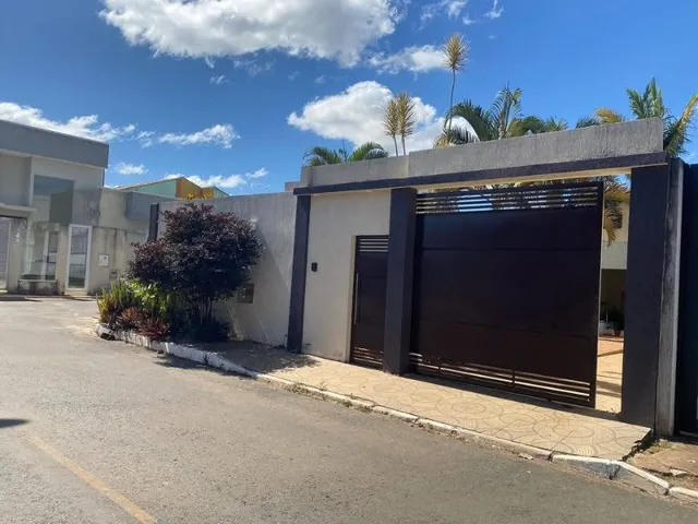 Imagem: A casa em condomínio possui 4 Dormitórios, 2 Suítes, 3