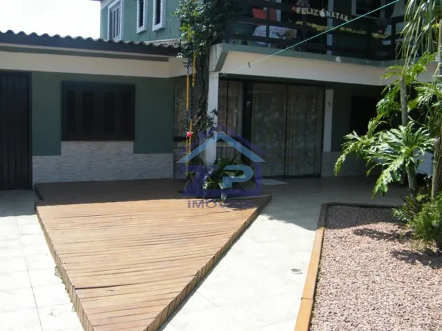 Imagem: Casa À Venda com 05 Dormitórios - 150M²