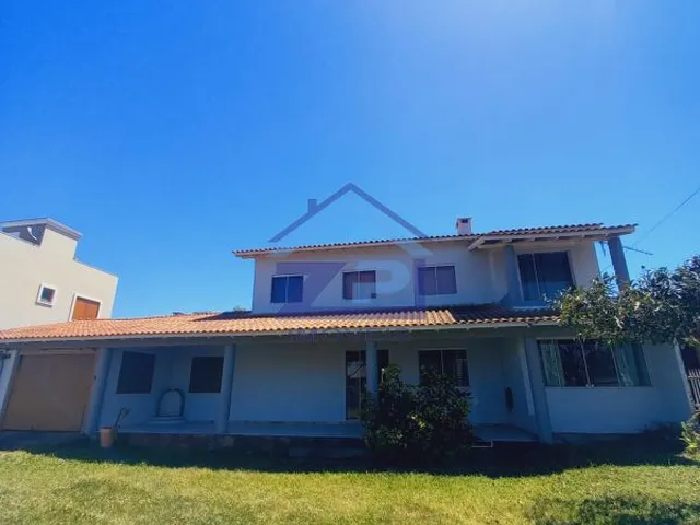Imagem: Casa À Venda a 50 Metros do Mar - 04 Dormitórios