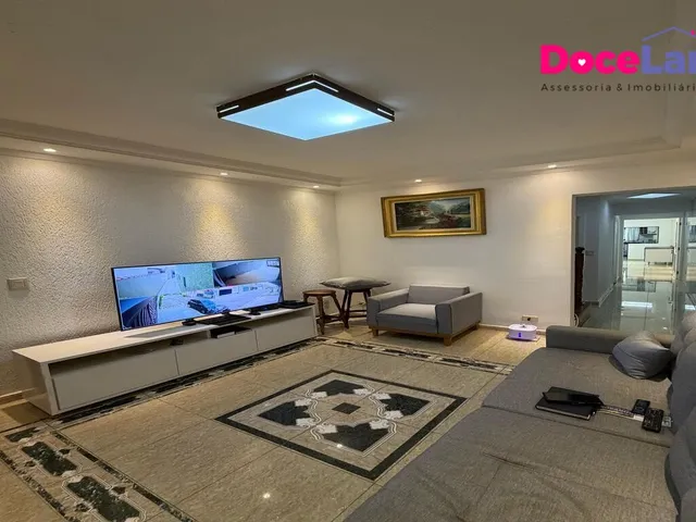 Imagem: A casa possui 4 Dormitórios, 1 Suíte, 3 Banheiros, 4
