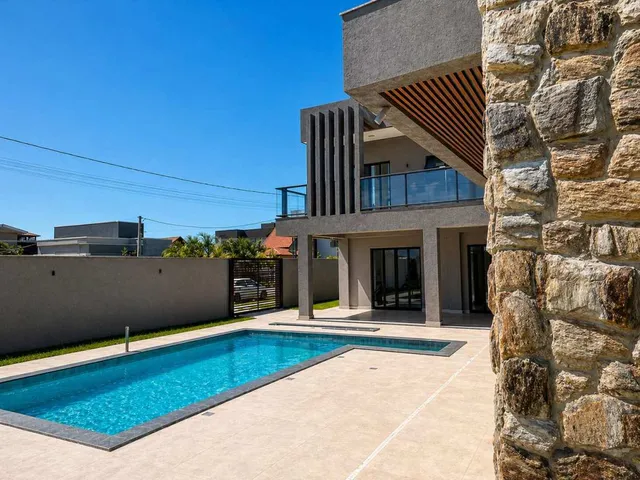 Imagem 8: Sobrado À Venda em Guaratuba, Balneario Coroados, com 6 Quartos, 350M²