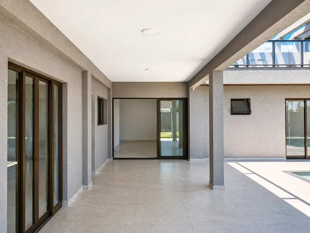 Imagem 11: Sobrado À Venda em Guaratuba, Balneario Coroados, com 6 Quartos, 350M²