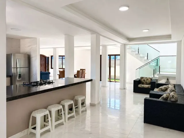 Imagem 14: Sobrado À Venda em Guaratuba, Balneario Coroados, com 6 Quartos, 350M²