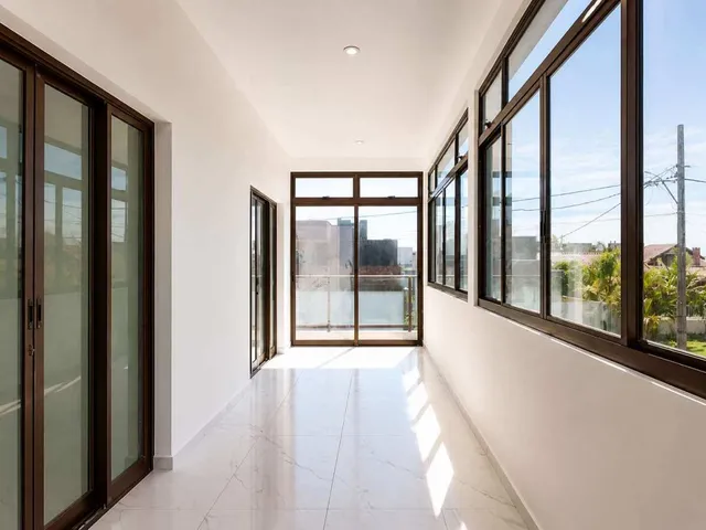Imagem 5: Sobrado À Venda em Guaratuba, Balneario Coroados, com 6 Quartos, 350M²