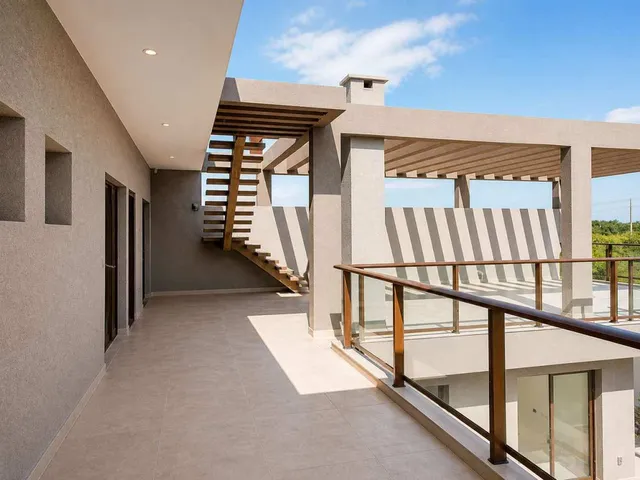 Imagem 7: Sobrado À Venda em Guaratuba, Balneario Coroados, com 6 Quartos, 350M²