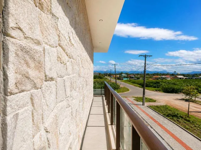 Imagem 9: Sobrado À Venda em Guaratuba, Balneario Coroados, com 6 Quartos, 350M²