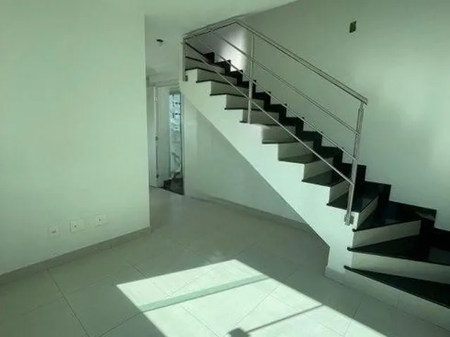 Imagem: O apartamento possui 2 Dormitórios, 1 Suíte, 2 Banheiros,